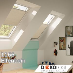 Zwei Elfenbein Wabenplissees im Dachfenster