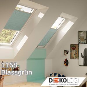 Zwei Blassgrün Wabenplissees im Dachfenster