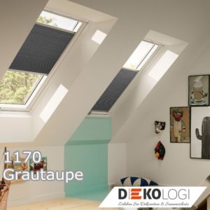 Zwei Grautaupe Velux Wabenplissees im Dachfenster