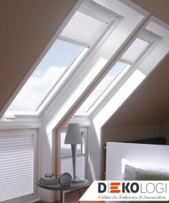 Vier Velux Solar Plissees FSL in weiß