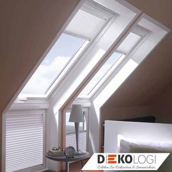 Vier Velux Solar Plissees FSL in weiĂź