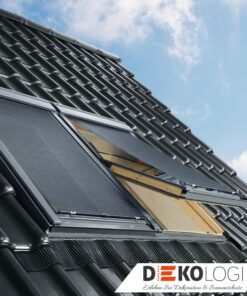 Zwei schwarze Original Velux Hitzeschutz-Markise MHL auf dem Dach