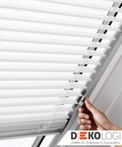 Velux Jalousie mit Hand bedient