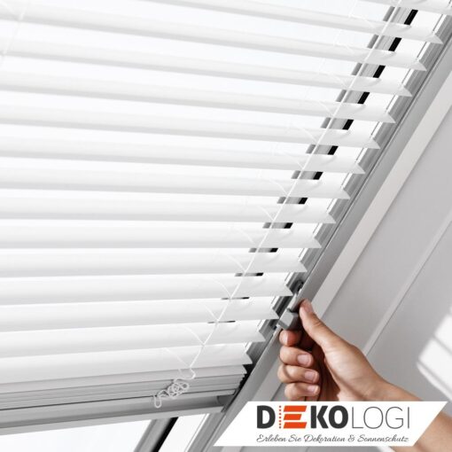 Velux Jalousie mit Hand bedient