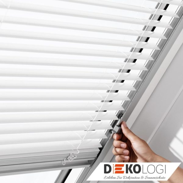 Velux Jalousie mit Hand bedient