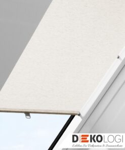 Dachfenster Rahmen in weiß mit Krallenrollo in beige