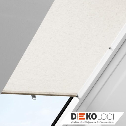 Dachfenster Rahmen in weiß mit Krallenrollo in beige