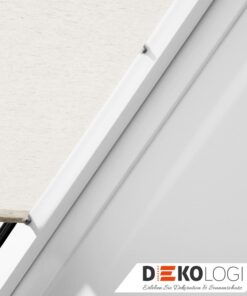 Dachfenster Rahmen in weiß mit Krallenrollo