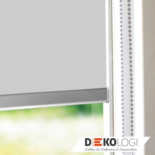 Blickdichte Rollo-Anlage grau