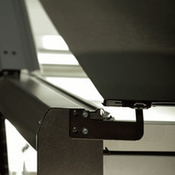 Nahaufnahme der Krallen des Roto Außenrollos