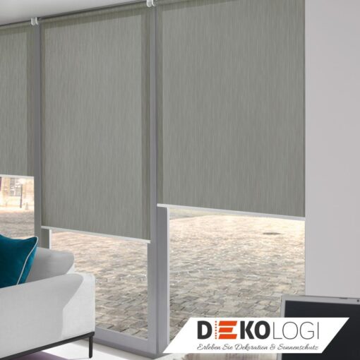 Drei Smart Home Elektrorollos in grau