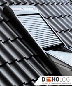 Dachfenster Rollladen bei geöffneten Fenster