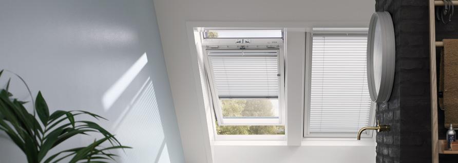 Zwei weiße Jalousien Sichtschutz für Ihr Badezimmer