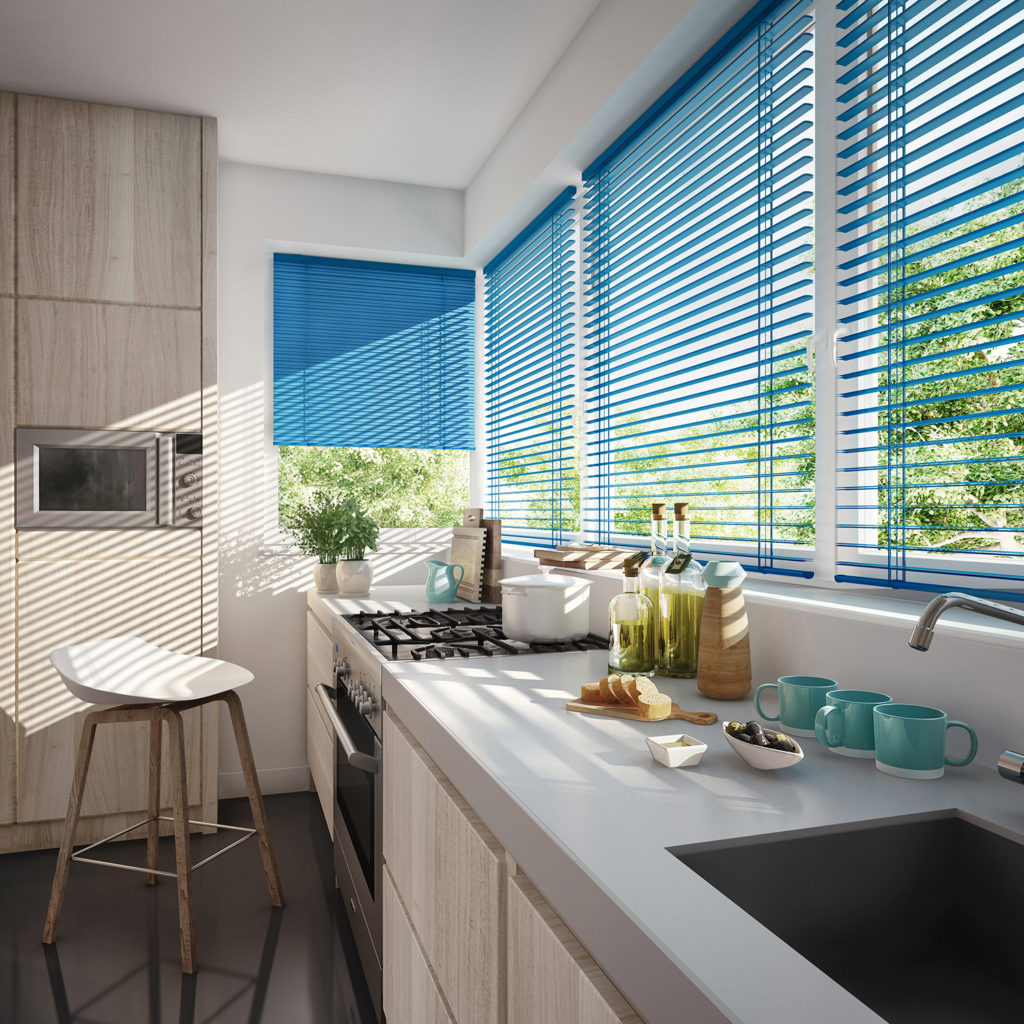 Jalousie Fenster Innen Farbe blau Lamellenjalousie