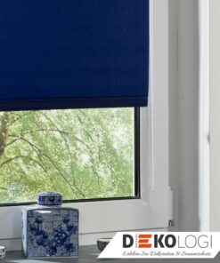 Rollo in blau Lichtdurchlässig mit Kette