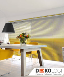 Große Fenster Jalousie in weiß und gelb
