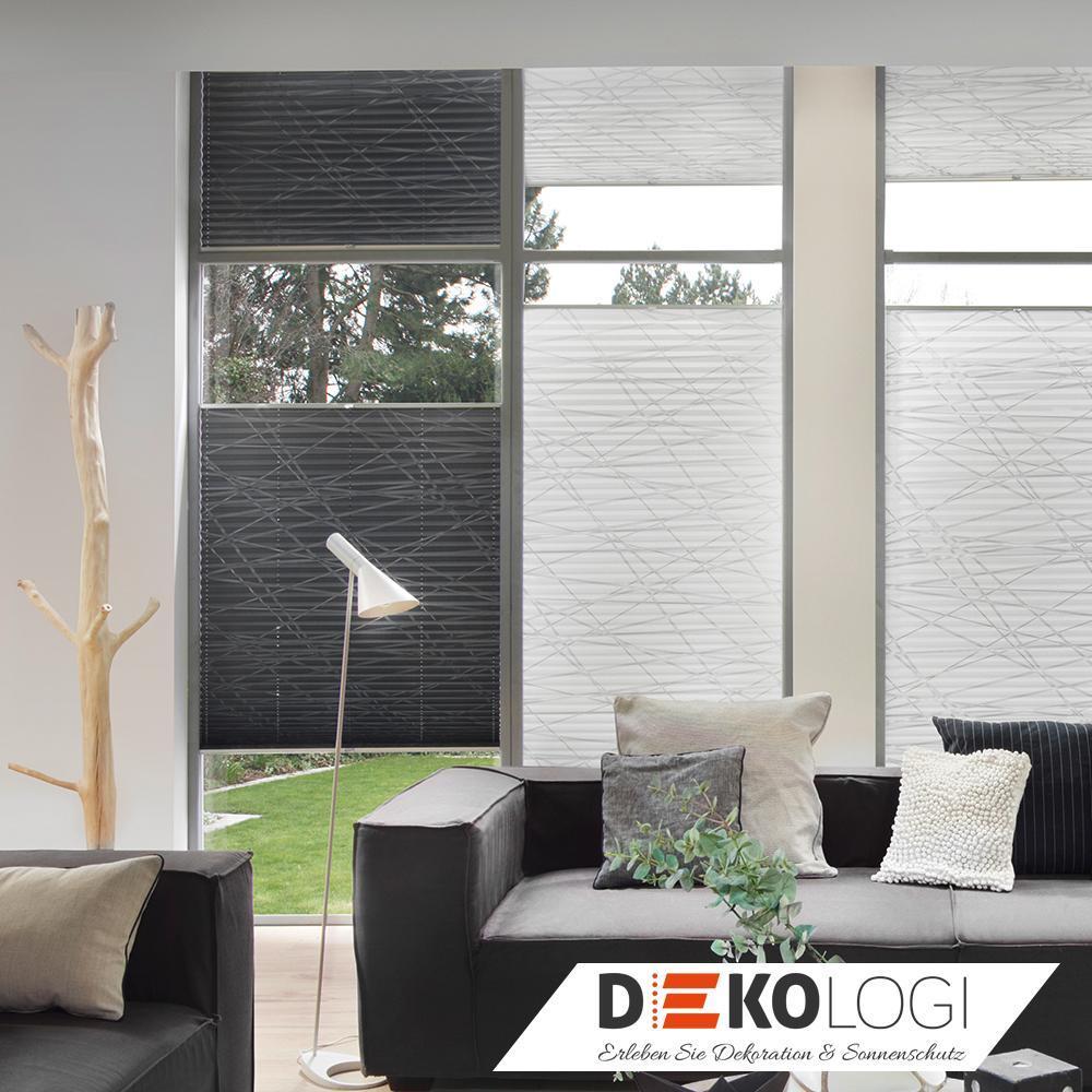 Raumbild mit drei Plissees in weiĂź und schwarz 2