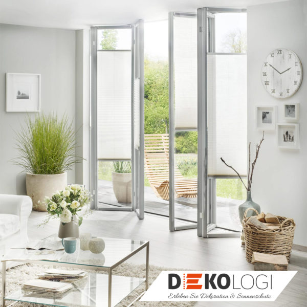 Plissee im Alu Rahmen Fenster in weiß