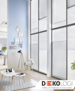 Viele weiße Plissees im Badezimmer nach Maß