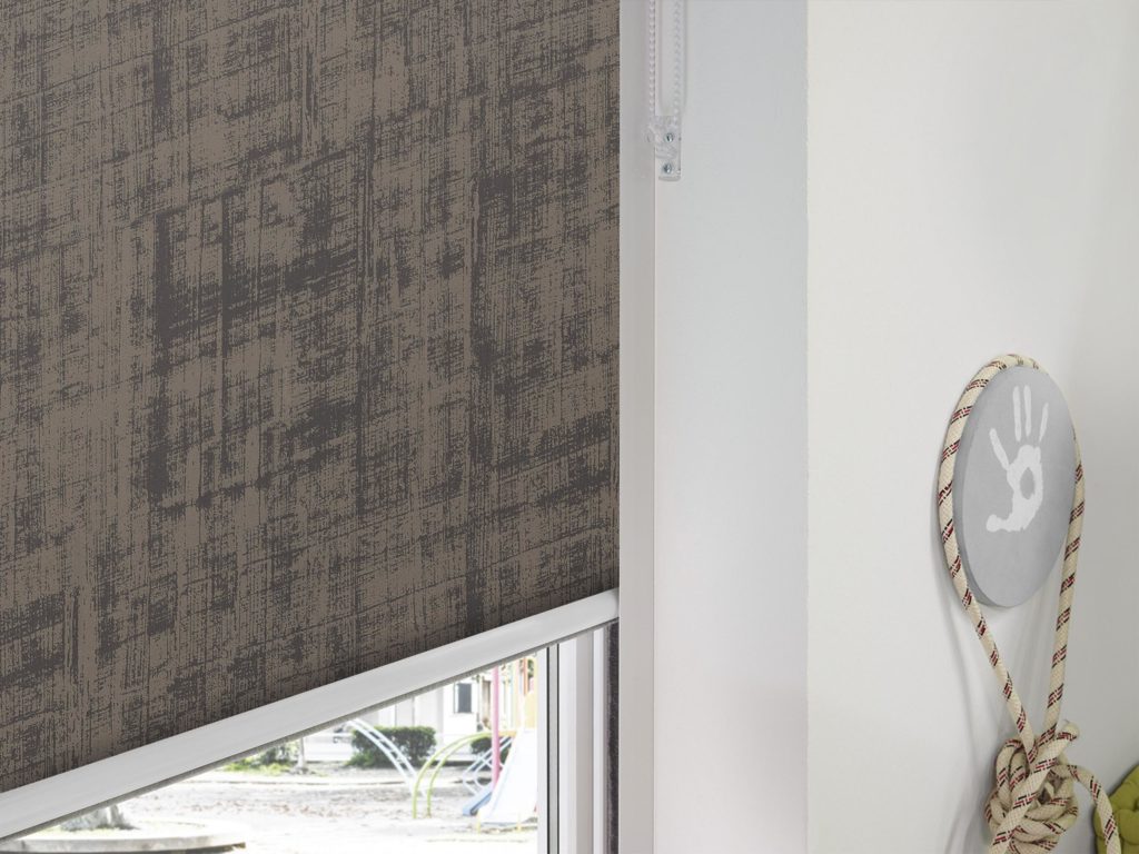 Kettenzugrollo in Marmor braun