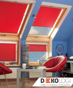 Rotes Fakro Sichtschutzrollo mit Haltekrallen