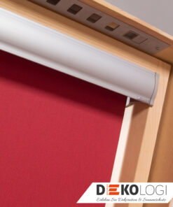 Rotes Fakro Rollo mit Blende