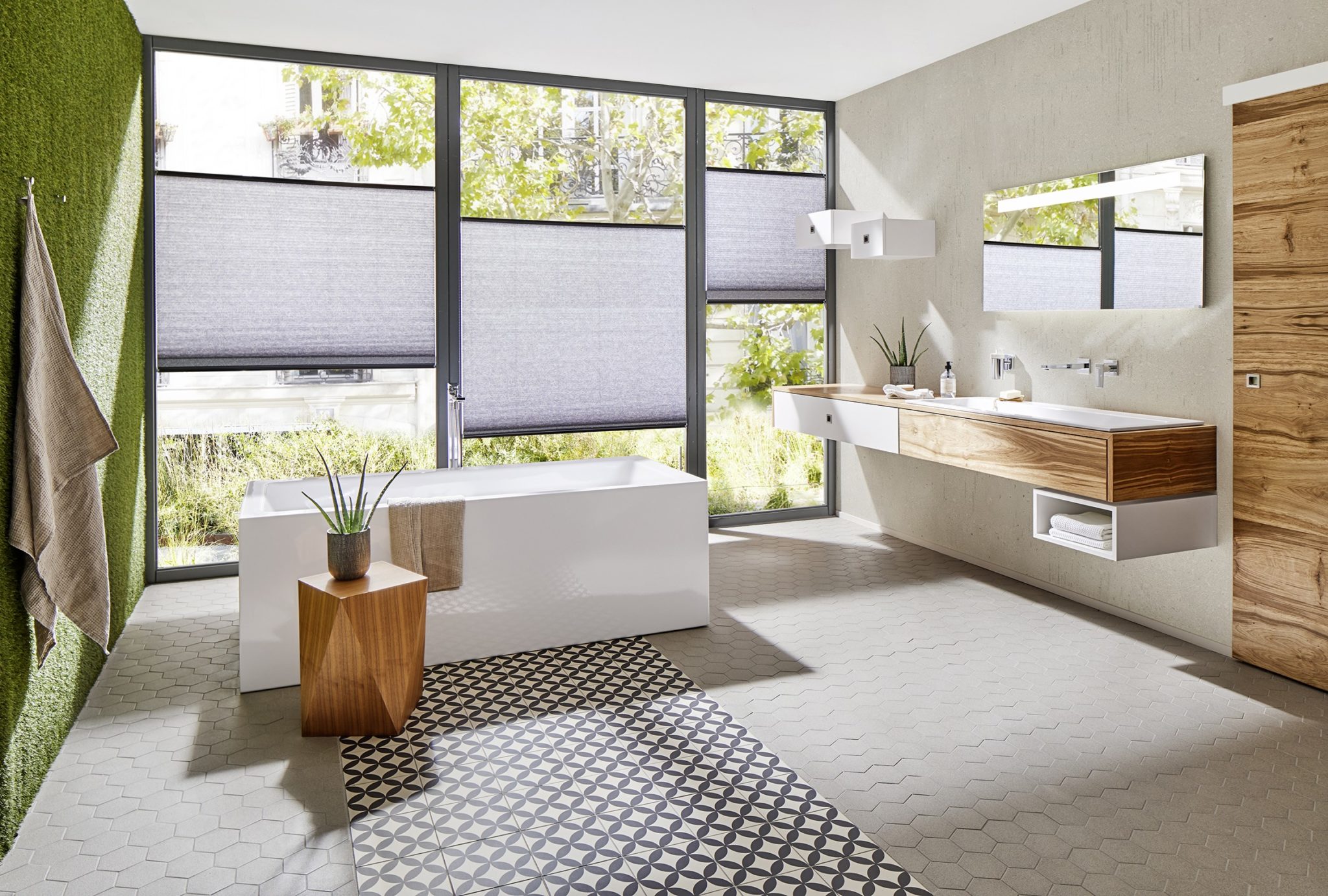 Raumbild Wabenplissees in grau im Badezimmer