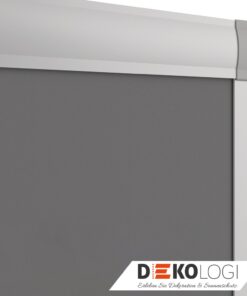 Oberschiene in Nahaufnahme vom Rollo in Silber