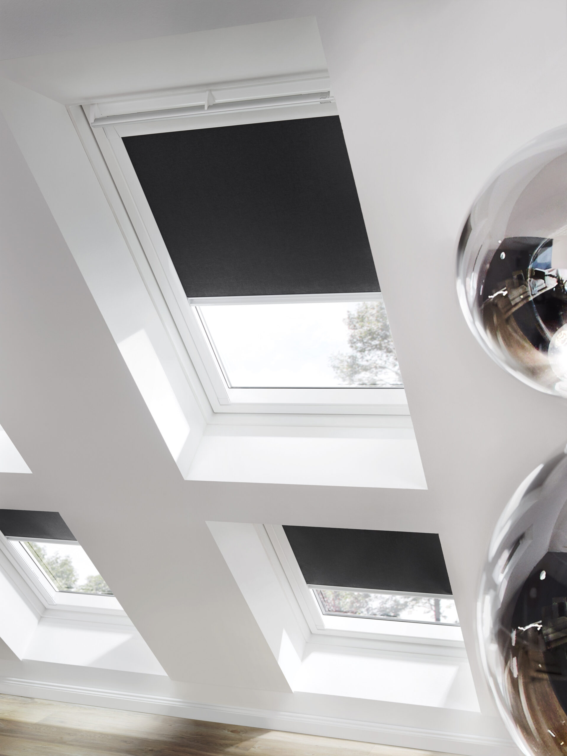 Dachfenster Sonnenschutz in Hamburg Verdunkelungsrollo schwarz