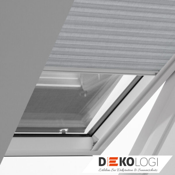 Plissee heruntergezogen am Dachfenster FOL